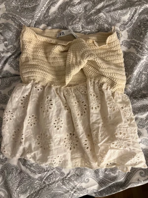 Stickad topp  - Stickad topp från zara i xs, enbart använd fåtal gånger 