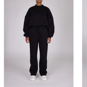 Lxa swetpants  - Söker lxa svarta Swetpants i storlek Xs, andra färger kan också vara intressant!