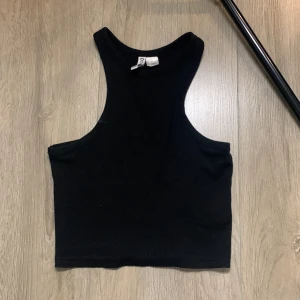 Topp h&m - Fin topp ifrån H&M, resåren där nere har åkt upp! 