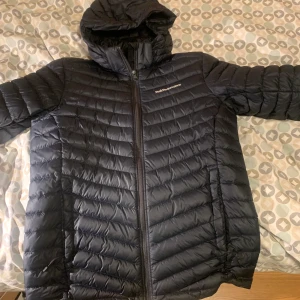 Peak jacka  - Varm och nästan oanvänd 