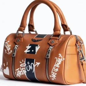 UNIK ZADIG VÄSKA - Unik zadig väska, nypris 4000kr ❤️❤️! Första bilden är lånad! ÖPPeN FÖR BYTEN!!! Kan sänka pris vid snabb affär