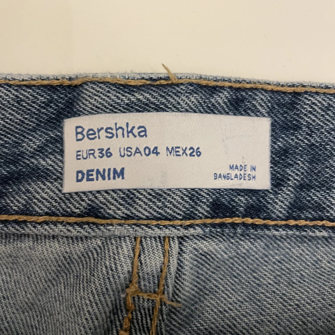 Blåa jeans i storlek 36 - 91