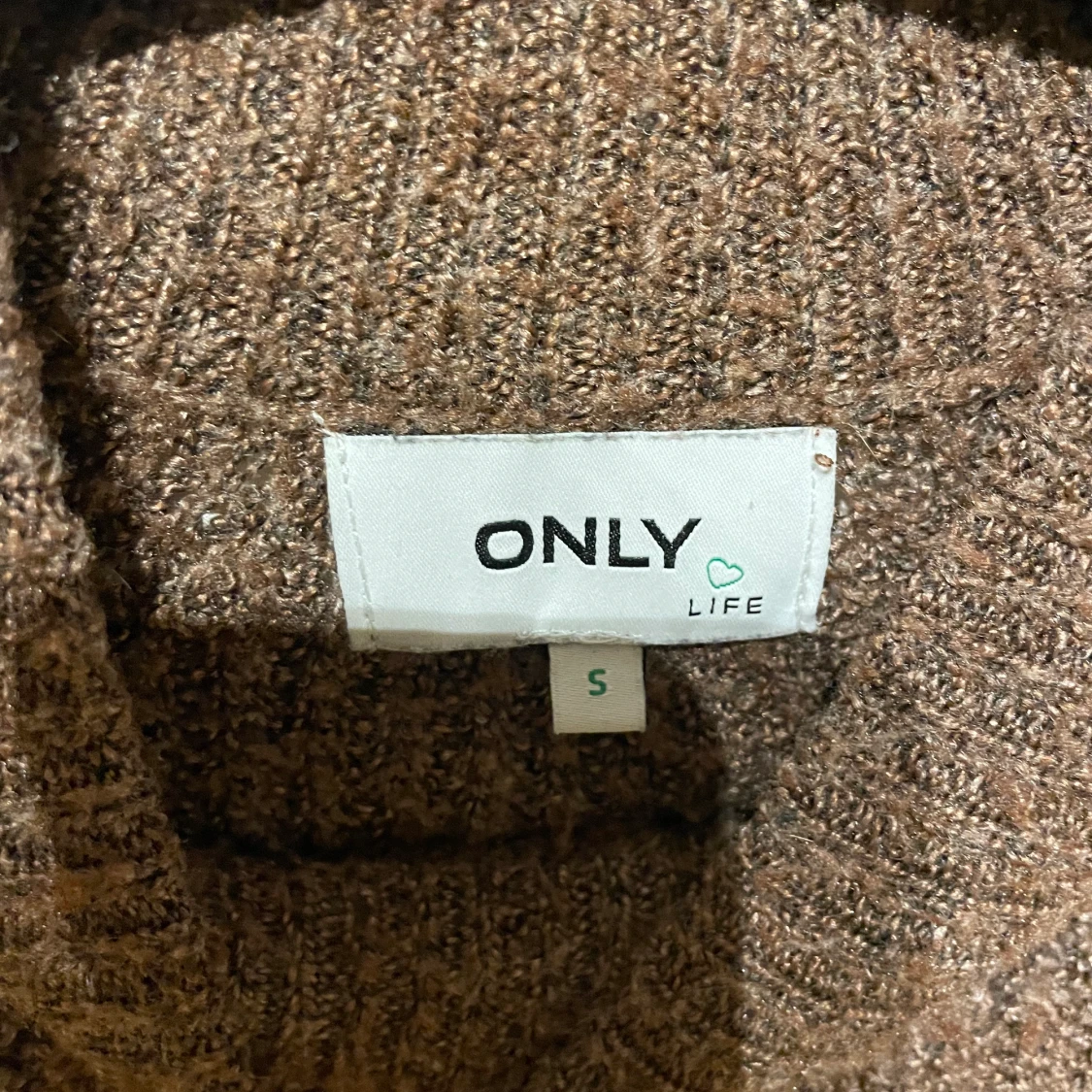 Mysig stickad tröja från only - 90