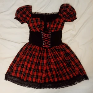 Barmaid goth dress - Lite gothic korsett barmaid klänning från Cider. Storlek S/M. Bara använd någon gång :) 