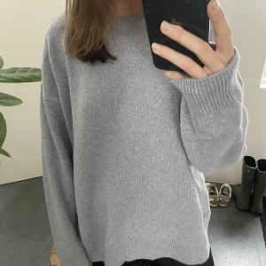 Cashmere tröja från zara  - Superfin cashmere tröja från zara som aldrig är andvänd! Storlek M, nypris 1400kr 