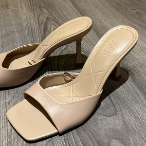 Klackar från Sara <3 - I superskick då dom tyvärr inte kommer till användning och aldrig är använda :)