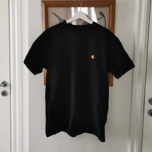 Carhartt t-shirt - basic t-shirts från carhartt Men's size M Svart. Alla 3 för 150kr