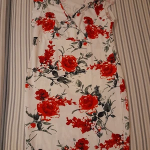 Klänning - Helt ny klänning.