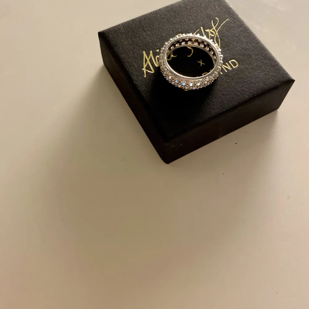 Säljer nu denna jättefina silver diamant silver  ring från Alice Stenlöf x Guldfynd 💕💕Nyskick!!. Accessoarer.
