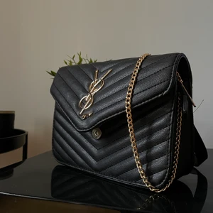 Väska  - Inte äkta.