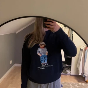 Ralph lauren tröja - Supersnygg Ralph Lauren tröja! Bra skick och väldigt sparsamt använd. Nypris ca 1800:-, säljer för 400💕💕💕