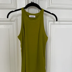 Rodebjer Top  - Rodebjer Top Byron Storlek: XS  Material: 67% Ekologisk bomull 20% Modal 13% polyester Skick: Som ny