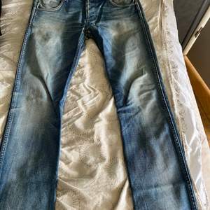 Ljusa jeans från Wrangler. Modellen heter spencer. I bra skick, storlek 30/32.