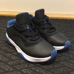 Nike air Jordan cmft 11 low  - Storlek:39 Helt oanvända och i bra skick