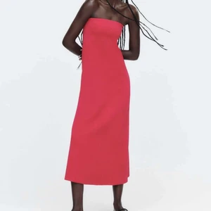 Zara klänning  - Säljer denna helt nya klänning från zara, prislapp kvar! 