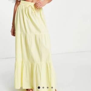 Säljer denna galet söta kjol från ASOS , aldrig använd och köpt för cirka en månad sedan,  bara att skriva för fler bilder!❤️storleken är S, mitt pris är 240 kr inklusive frakt