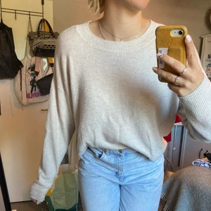 Stickad tröja - Biege stickad tröja från H&M. Jättemjuk