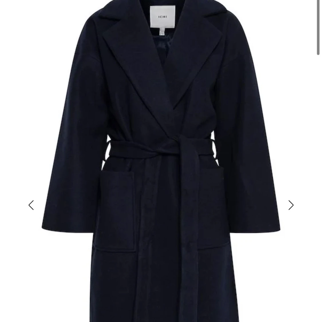 Söker en marinblå/mörkblå kappa - 90