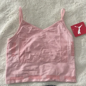 Sporttopp/bh från Puma - Helt ny med prislapp på, kan användas som tränings topp eller bh