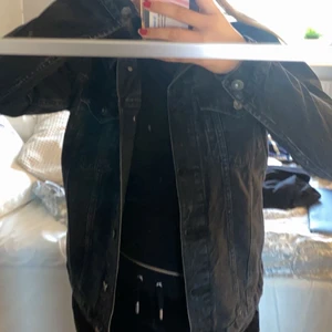 Jeansjacka  - ursnygg jeansjacka😍 kommer tyvärr inte komma till användning längre