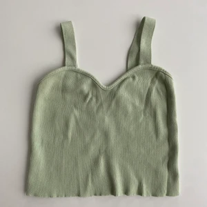 Superfin topp! - En underbart fin topp från zara!! Utan defekter🥰 står S men passar med XS!