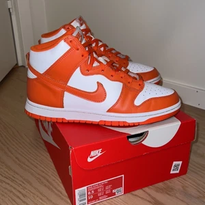 Nike dunks high - Nike dunks high,Storlek 42. Använd nån gång men mycket fint skick.Tvättat dom efter dom få gångerna jag använt dom. Pris kan även diskuteras.