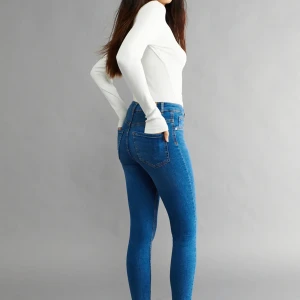 Helt nya Molly jeans! - Helt nya Molly jeans i storlek S säljs från Gina tricot 