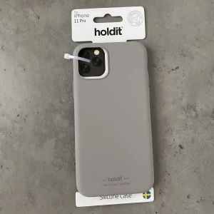 iPhone 11 pro skal - Helt nytt skal till iPhone 11 pro. Ge gärna egna bud om pris inte passar. Är öppen för förslag!