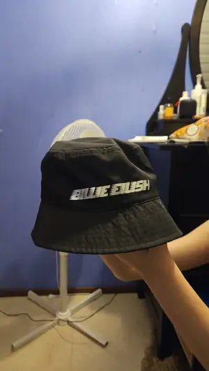 Billie Eilish Bucket Hat som jag inte har använt i över 2 år. Fortfarande ny och bra inför våren/sommaren