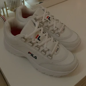 Fila skor - Säljer dessa helt oanvända filaskor som jsg fick i födelsedagspresent. Tyvärr så pssssr dem inte. 