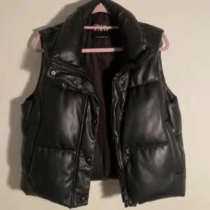 Väst från zara - Aldrig använd köp direkt för 300 kr