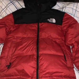 The North face  - Fin the north face jacka i storlek S säljs på grund av att den var för stor, aldrig använd utanför hus