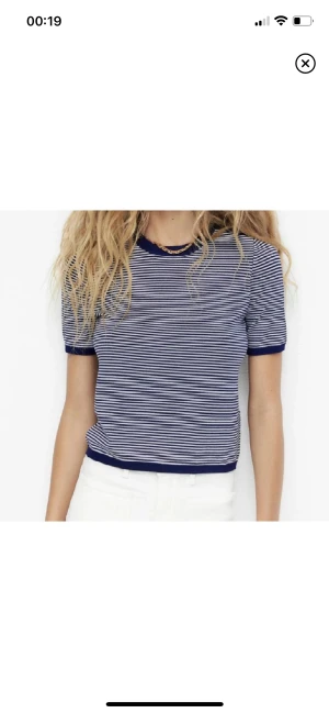 Randig stickad tröja zara - Fin tröja från zara, stickad i tunnare material❤️ knappt använd och säljs inte längre!!