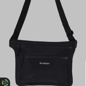 Väska från Rodebjer, ny - Väska nyligen inköpt, använd fåtal gånger då jag hittat en annan. Nypris 1200 kr