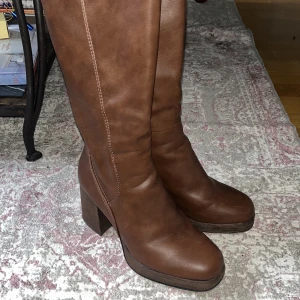 Retro Stövlar - Fina stövlar i retro style 