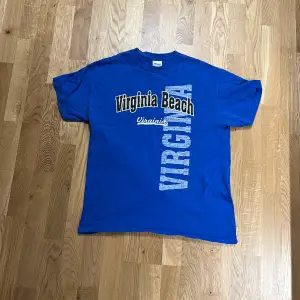 Vintage T-shirt. Kommer inte till använding. Väldigt sparsamt använd.