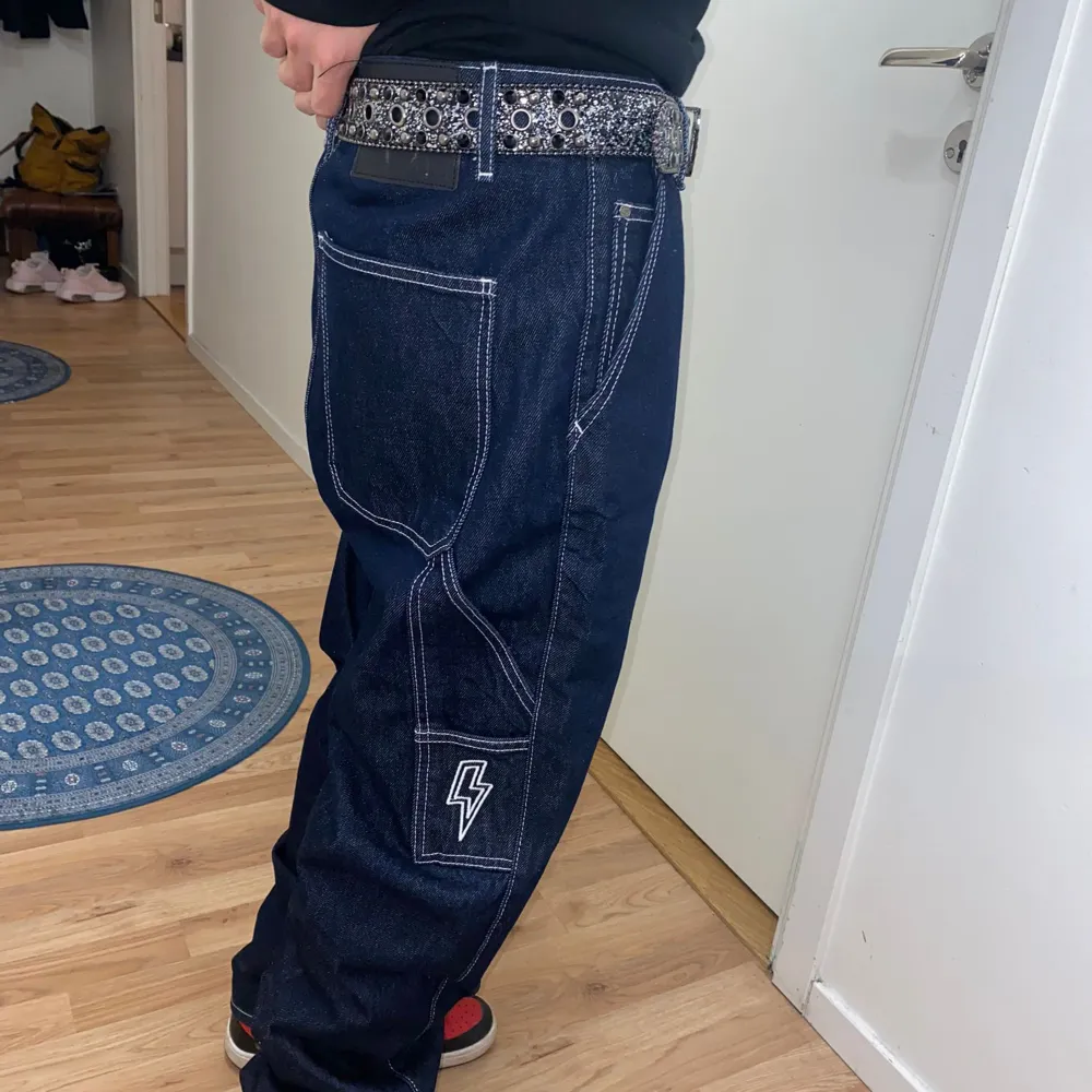 FSBN byxor använda bara 2 gånger då dem passade inte mig som jag trodde.  FSBN Baggy fit 29/32 Mörk blå Jeans. Jeans & Byxor.