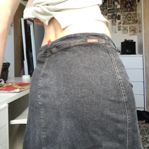 Lång kjol - Väldigt fin med bruna nyanser! Använder för sällan