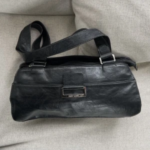 Gerry Weber väska - Gerry weber väska i riktigt bra skick och i äkta skinn. Bra fack inuti! Nypris 899kr ❤️