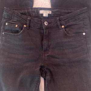 Low waist jeans från Young-Gina💗 dom är slutsålda på hemsidan.  säljer på grund av att dom är för små för mig💗
