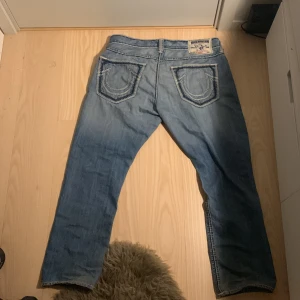 True religion jeans - Sjukt feta true religion mega t  Inga skador. köpta för 1200 kr Pris kan diskuteras 