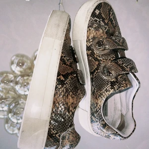 Leopardsneakers & other stories - Storlek: 36 Använda men inte slitna 