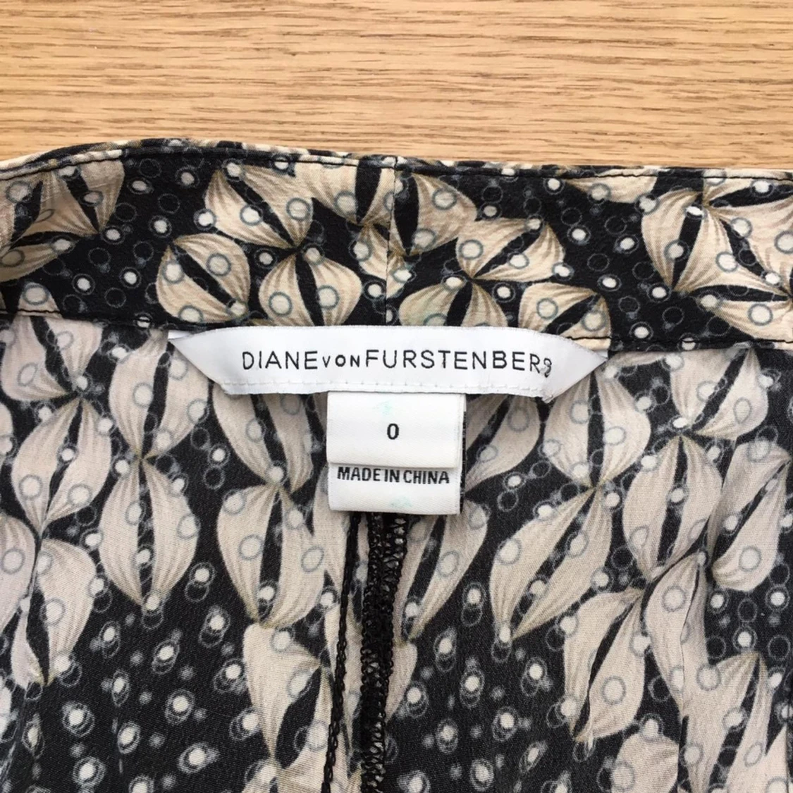 Diane von Furstenburg Silk Print Pant - 90