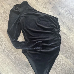 Body  - Svart fin body. St S aldrig använd. 