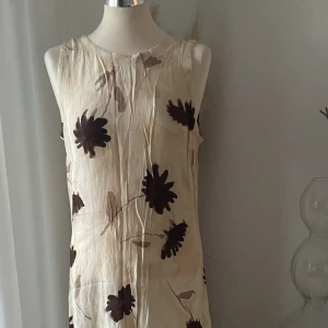 Klänning viscose S/M - Fin klänning i viscose  S/M Mycket fint skick  Frakt tillkommer 