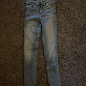 Jp higher left 530 jeans från bikbok i storlek xs längd 31. Antingen så säljs dessa ej längre eller så har dom bytt namn. Aldrig använda bara testade, nypriset var 499kr