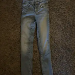 Jp higher left 530 jeans från bikbok i storlek xs längd 31. Antingen så säljs dessa ej längre eller så har dom bytt namn. Aldrig använda bara testade, nypriset var 499kr