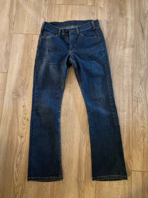 Lågmidiade byxor  - Köpte dessa byxorna på Plick o dom va alderles för små. Vet inte vilket märke men jag köpte dom för 500. Skriv gärna privat för fler bilder osv❤️🌟