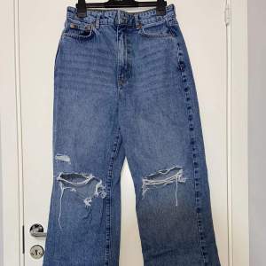 Jättefin jeans, har använt det bara fåtal gånger men i nyskick 💗 FRI FRAKT :)