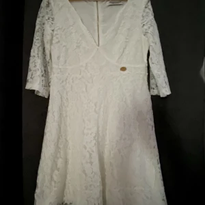 Studentklänning eller bröllopsklänning  - Chiara Porthi Milano klänning still M som ny